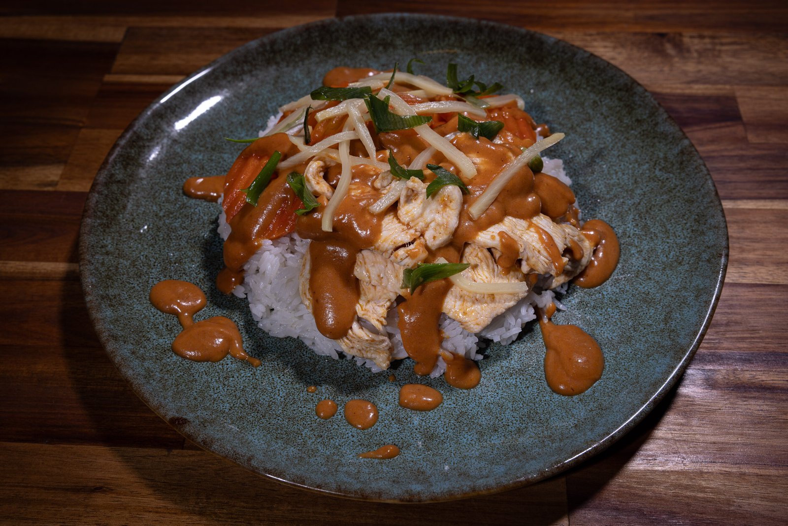 Poulet au caramel, riz thaï