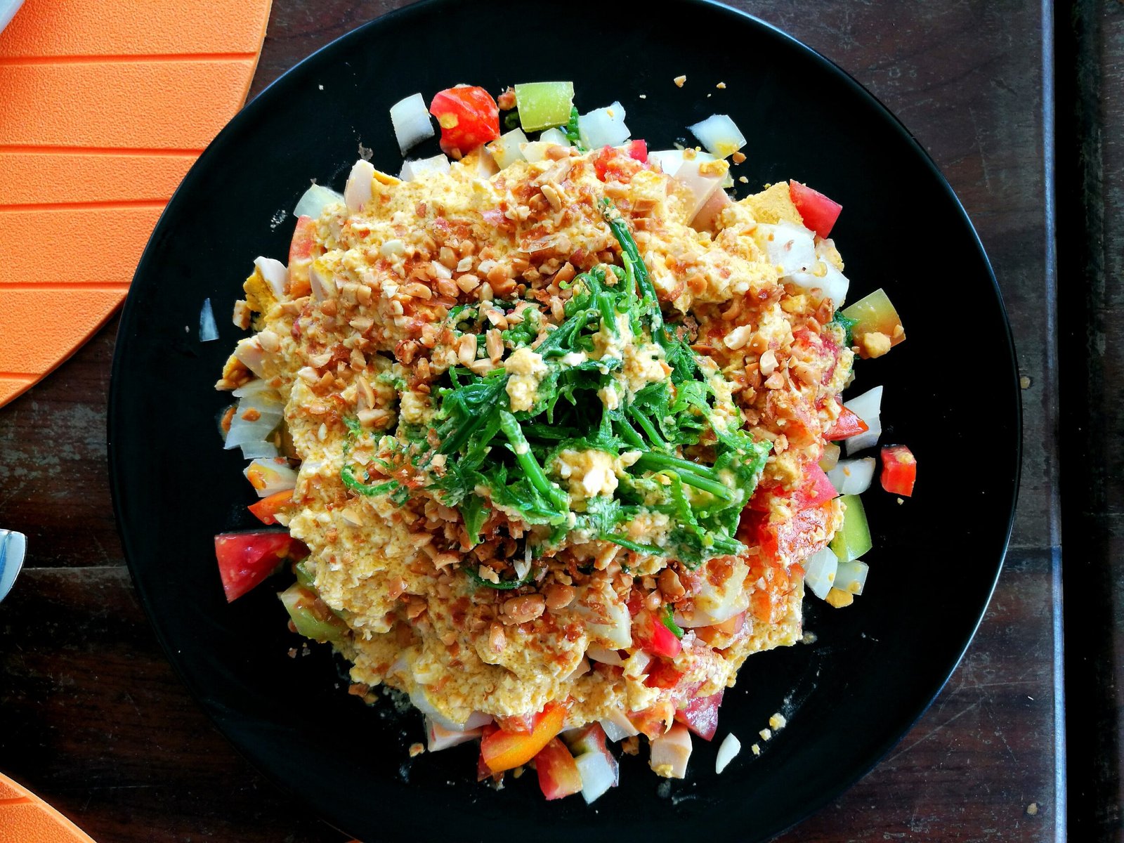 Salade thaï au quinoa et sauce cacahuète épicée